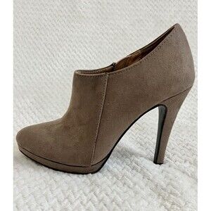Merona Boots Womens 6.5 Ankle Booties Beige Suede Heels Zipper Casual Dress Up